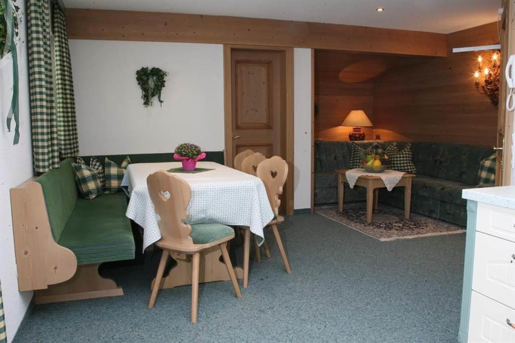 Landhaus Heidi Partenen Luaran gambar